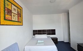 Habitación privada cómoda centro málaga vialia estación de tren María Zambrano y también cerca a la playa